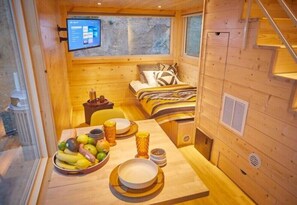 2 slaapkamers, een strijkplank/strijkijzer, gratis wifi, beddengoed