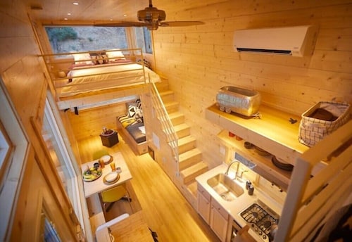 Bougie TinyHome w View & Hot Tub near Hot Springs