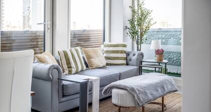 Canary Wharf Retreat with Free Secure Parking