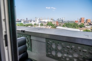 Interior - Canary Wharf Retreat with Free Secure Parking (London)