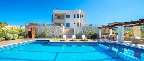 Villa, 4 chambres, piscine privée, vue sur le jardin | Piscine | Piscine extérieure