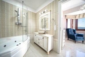 Villa, 4 Bedrooms, Private Pool, Garden View | Bathroom