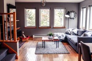 Smart TV, fireplace, DVD player, table football