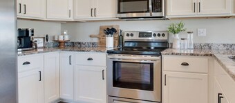 Deer Creek Haven · Near I29 & I94 | Spacious 4BR | Family Ready