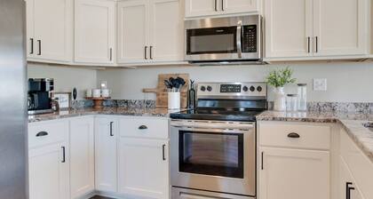 Deer Creek Haven · Near I29 & I94 | Spacious 4BR | Family Ready