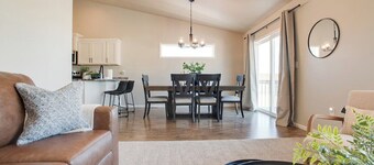 Easy Access I29 & I94 - Family Friendly - Spacious