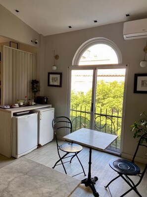 Shared fridge, microwave