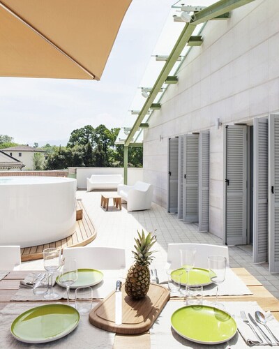 Canticle Lucca Luxury Apartment with Elevator, Terrace, Parking and Jacuzzi