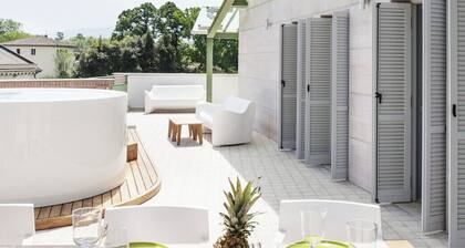 Canticle Lucca Luxury Apartment with Elevator, Terrace, Parking and Jacuzzi