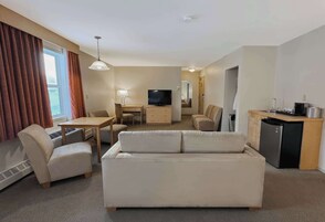 Habitación Premium, varias camas (Coast) | Escritorio, cortinas opacas, tabla de planchar con plancha y wifi gratis