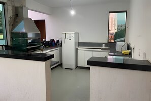 Private kitchen - Suíte 14 · Suíte Exclusiva 2 Camas Solteiro+1 Auxiliar XIV (Ipiranga Belo Horizonte)