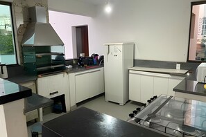 Private kitchen - Suíte 14 · Suíte Exclusiva 2 Camas Solteiro+1 Auxiliar XIV (Ipiranga Belo Horizonte)