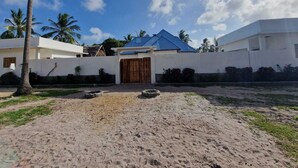 Front of property - Mafia Island Bungalows (Mafia Island)