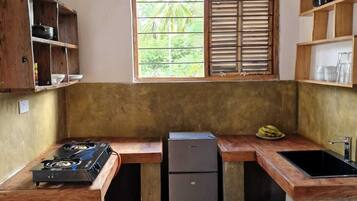 Mini-fridge, cookware/dishes/utensils, freezer