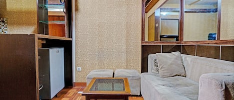 Deluxe Double Room | Living area