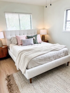 3 slaapkamers, een strijkplank/strijkijzer, wifi, beddengoed