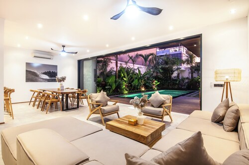 Elegant 5BR Villa Beach at 200m Canggu