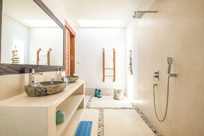 Villa (5 Bedrooms) | Exterior