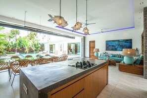 Villa (5 Bedrooms) | Exterior