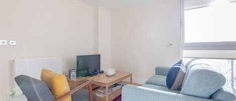 Télévision, chaîne hi-fi, espaces bureaux