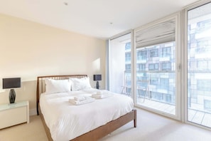2 Schlafzimmer, Schreibtisch, Bügeleisen/Bügelbrett, Reisekinderbett