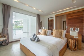 Villa (5 Bedrooms) | Exterior