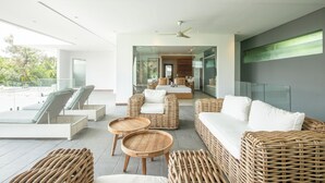 Villa (5 Bedrooms) | Exterior