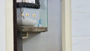 Apartment | Bathroom | Shower, towels