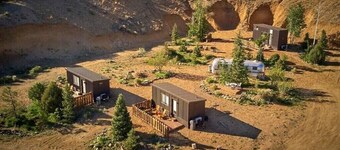 Rainbow Tiny Home w Mountain View, Hot Tub, and Hot Springs just 2 miles away.