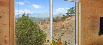 Rio TinyHome w View, Hot Tub 2 miles to Hot Spring