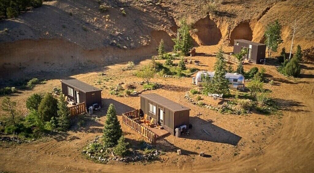 3 Tiny Homes w/ Beautiful Mountain View, Hot Tub, & Hot Springs Nearby. 
