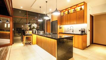 Villa (6 Bedrooms) | Exterior