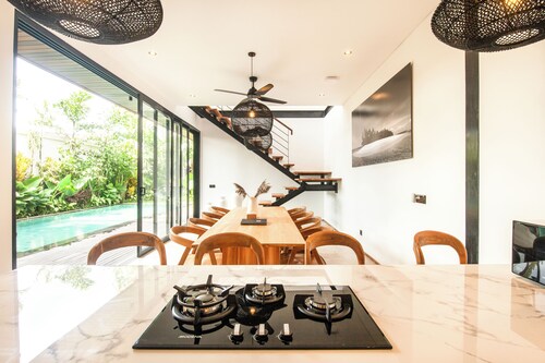 New 4BR Villa 200m to the Beach Canggu
