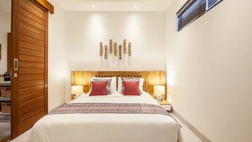 Villa (6 Bedrooms) | Exterior