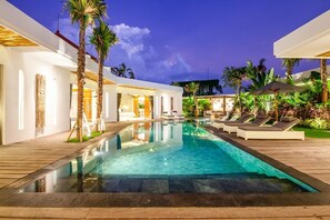 Villa (6 Bedrooms) | Exterior