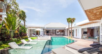 Chic 2BR Villas, Brawah Hub, 300m to Coastal Bliss