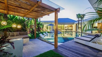 Villa (6 Bedrooms) | Exterior