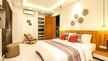 Villa (6 Bedrooms) | Exterior