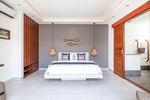 Villa (6 Bedrooms) | Exterior
