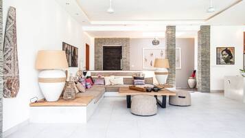 Villa (6 Bedrooms) | Exterior