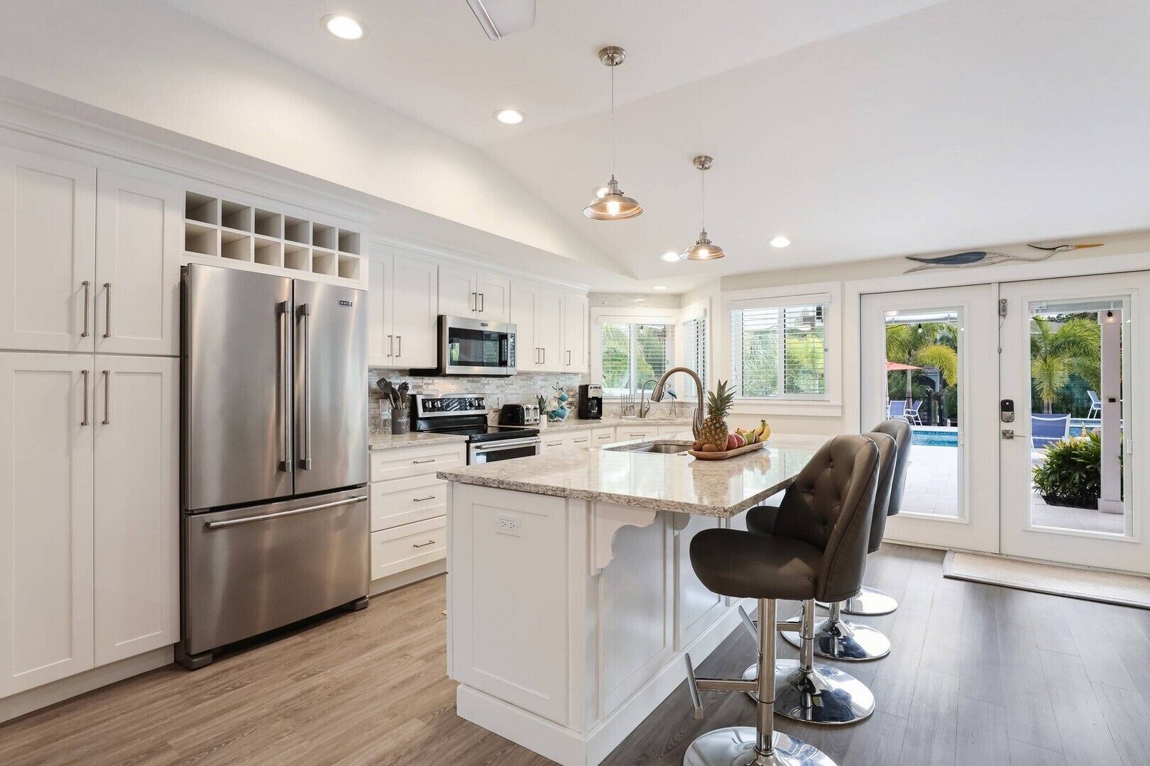 Refrigerador, microondas, horno, placa de cocina