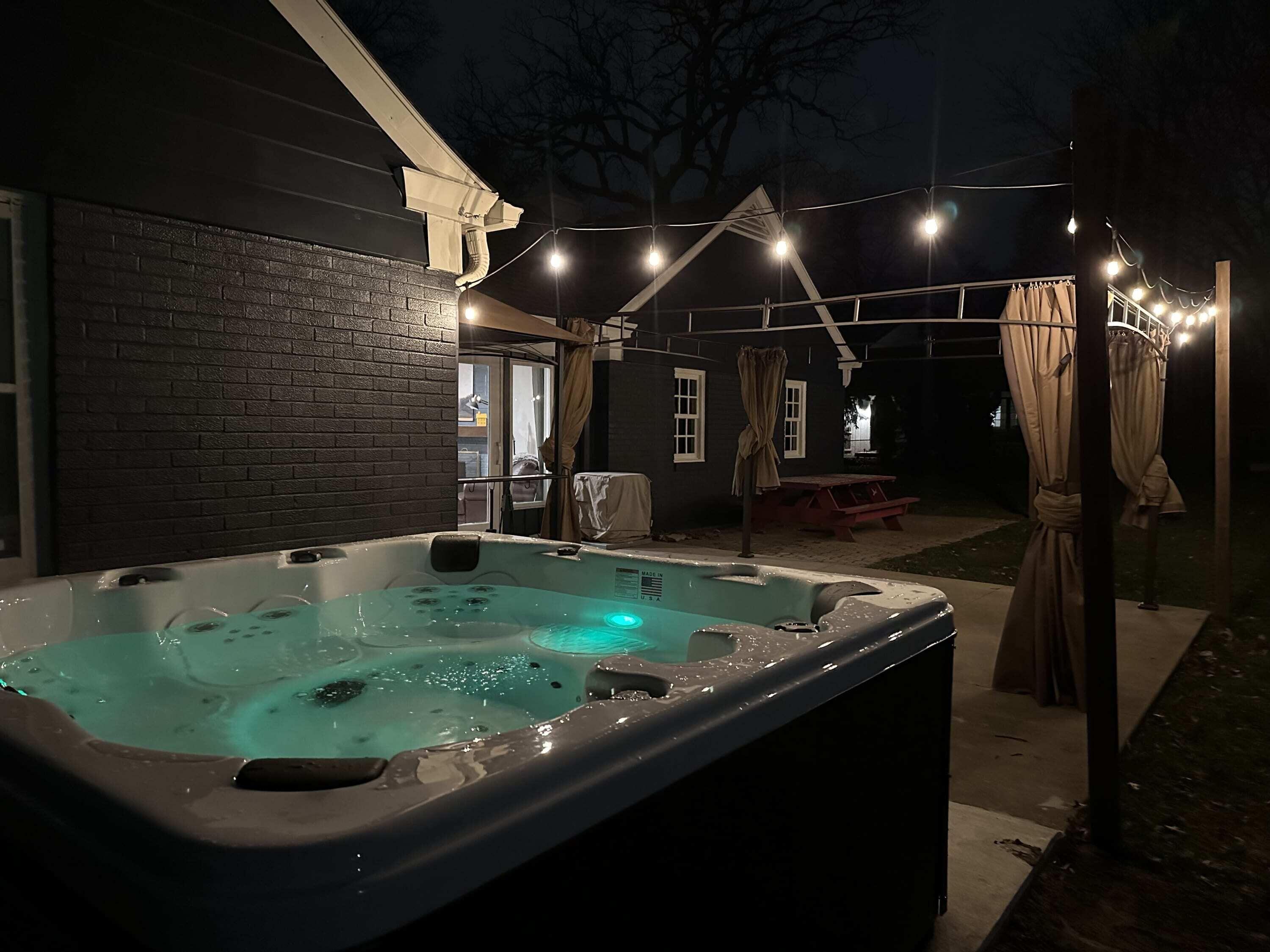HOT TUB - KING Suite - Game Room - Large Groups