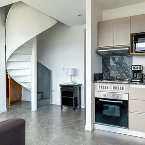 Deluxe Apartment, 2 Bedrooms | Private kitchen