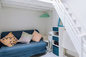 Living area - Joli Studio pour 3 - La Vilette! (Paris)