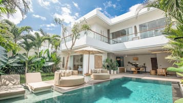 Villa (4 Bedrooms) | Exterior