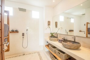 Villa (4 Bedrooms) | Außenbereich