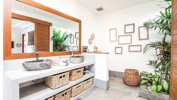 Villa (4 Bedrooms) | Exterior