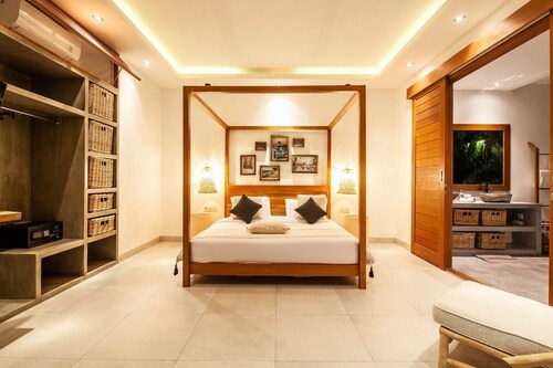 Modern 3BR Villa Center Seminyak Enclosed Living
