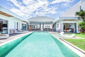 Villa (4 Bedrooms) | Außenbereich