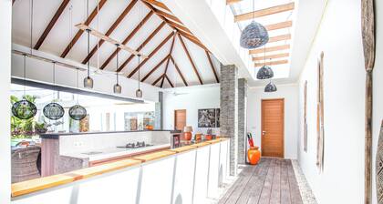 Modern 4 BR Villa 400m to the Beach in Canggu